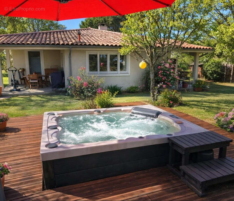 Maison de plain-pied avec jacuzzi et terrain arboré en lisière de forêt - photo 2