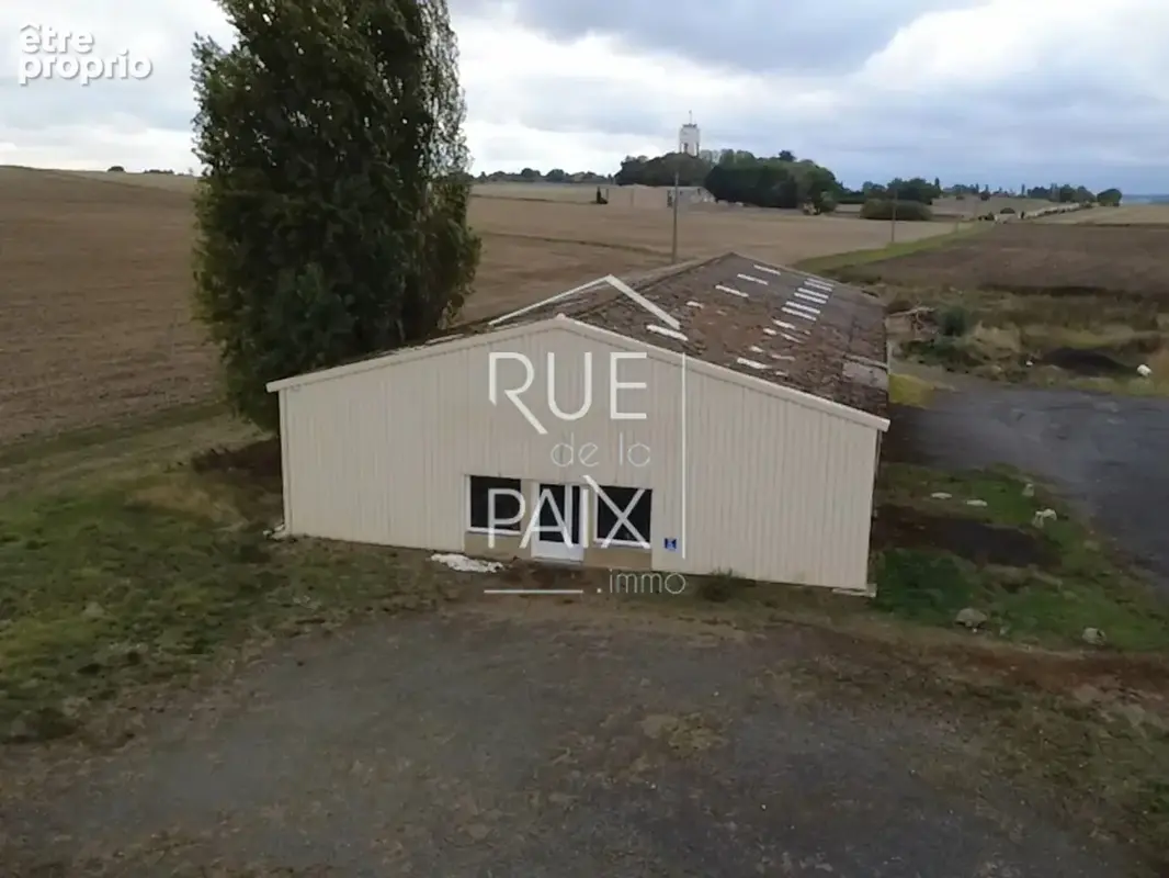 Ensemble immobilier avec diverses bâtiments 1 600 m² + Hangar 700 m² - photo 12
