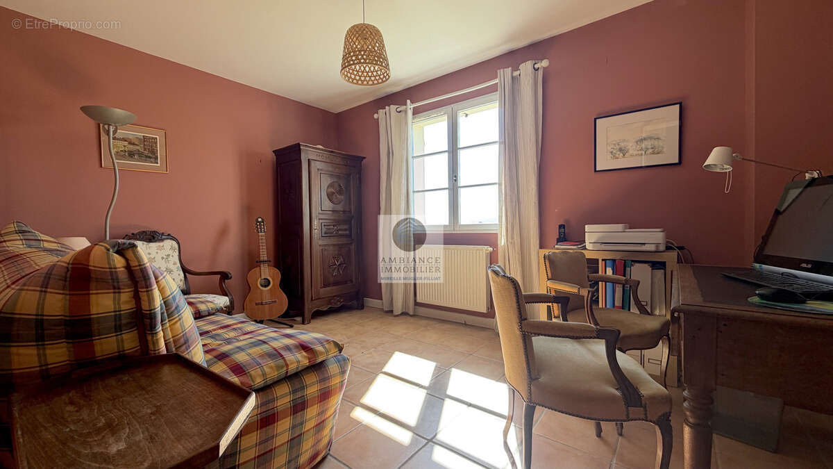 Maison à MONTELEGER