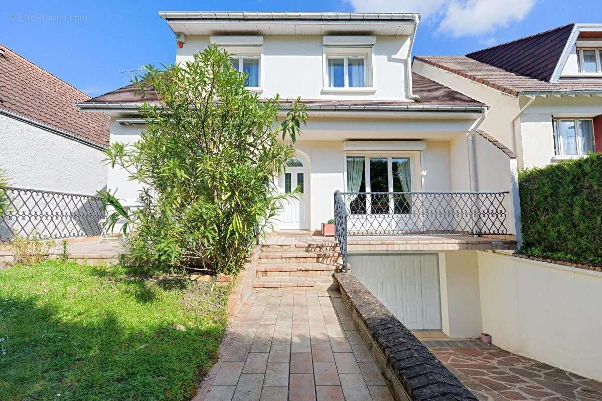 Maison à CHAMPS-SUR-MARNE