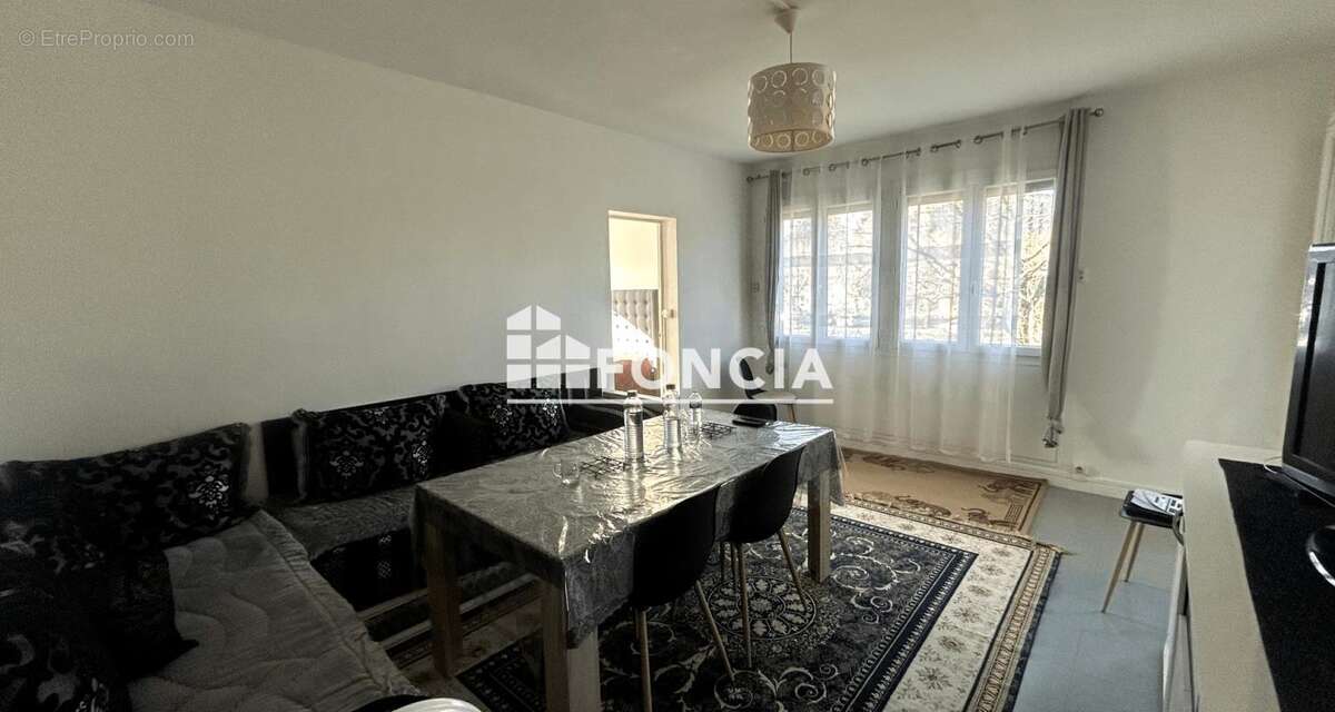 Appartement à PIERRELATTE