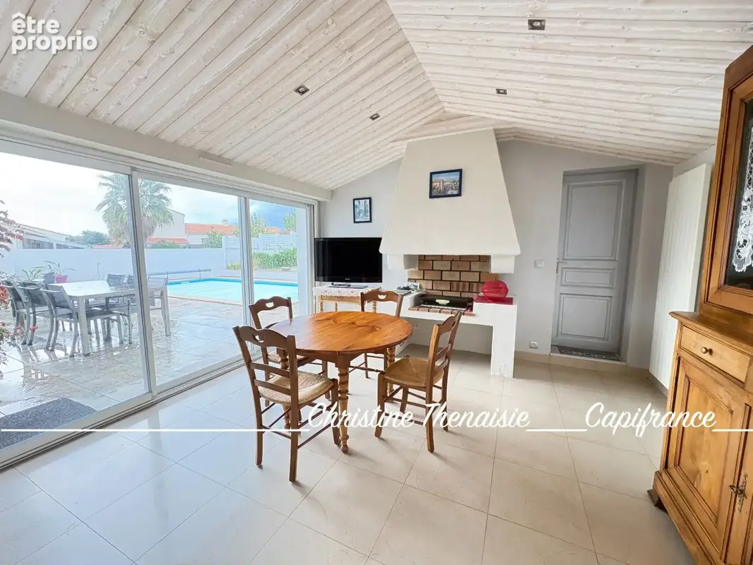 Maison à vendre 6 pièces 4 chambres - piscine chauffee - garage - terrain  saint gilles croix de vie (85) - photo 10