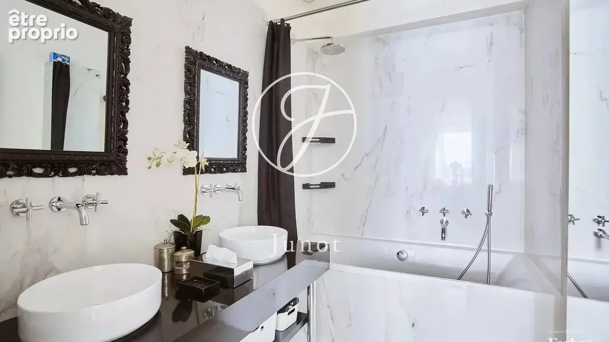 Paris 16e - SPONTINI / LONGCHAMP - Appartement à vendre - 5 pièces - 145,02m² Carrez - 3 chambres - Balcons 4,24 m² -  Charme de - photo 15
