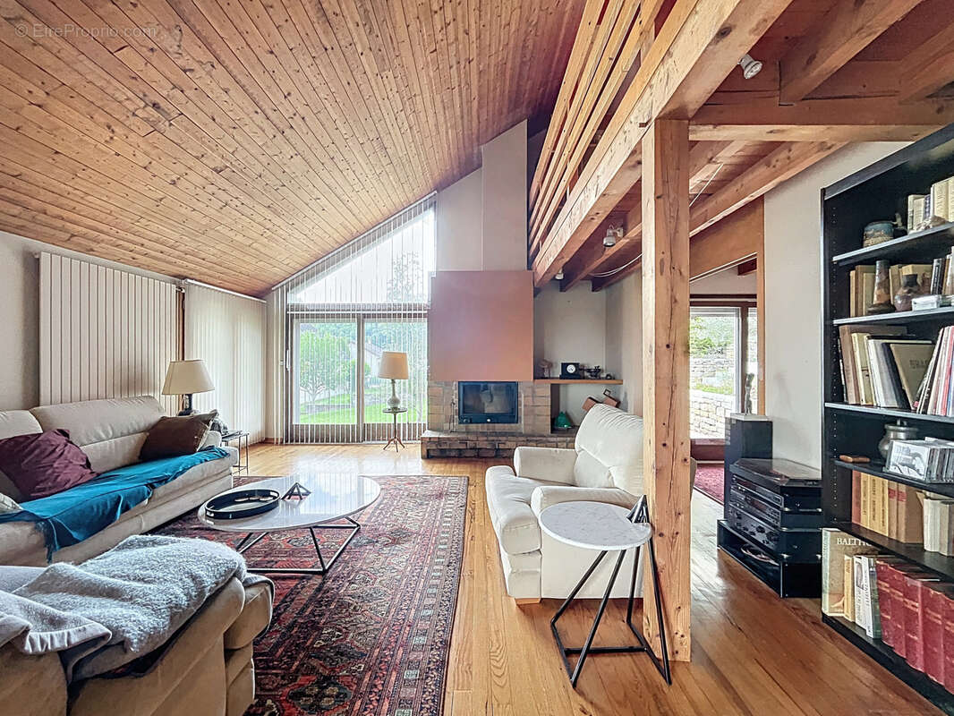 Maison à CORCELLES-LES-MONTS