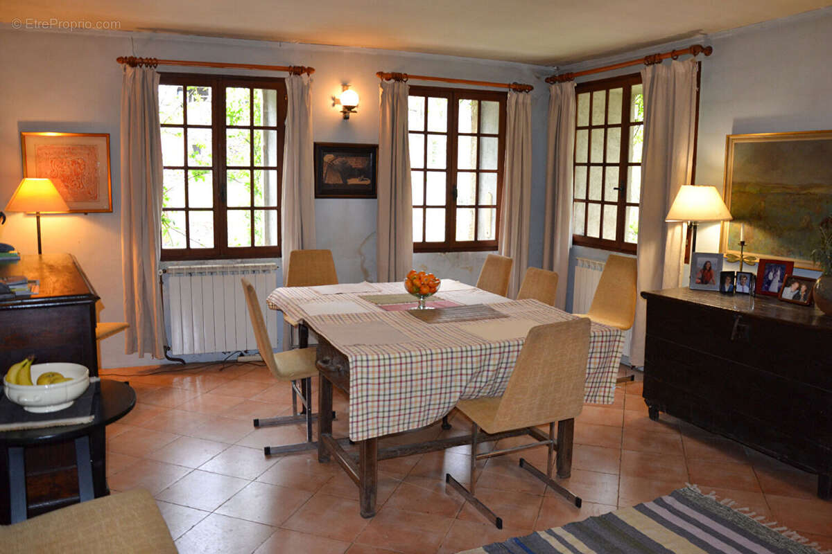 Courniou  Belle demeure style cottage de 210 m2 avec piscine et annexes - photo 9
