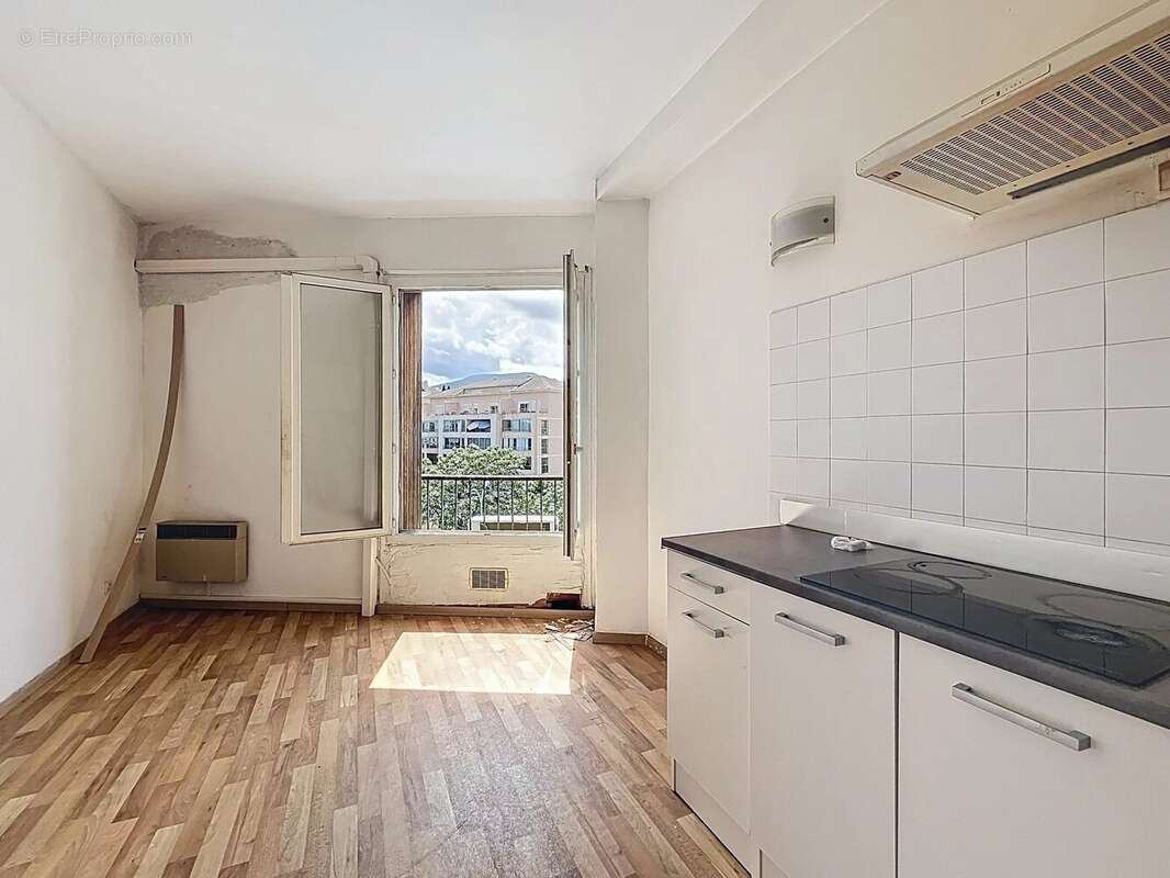 Grand F2 à rénover avec fort potentiel – Résidence ARINELLA (Lupino, Bastia) - photo 6