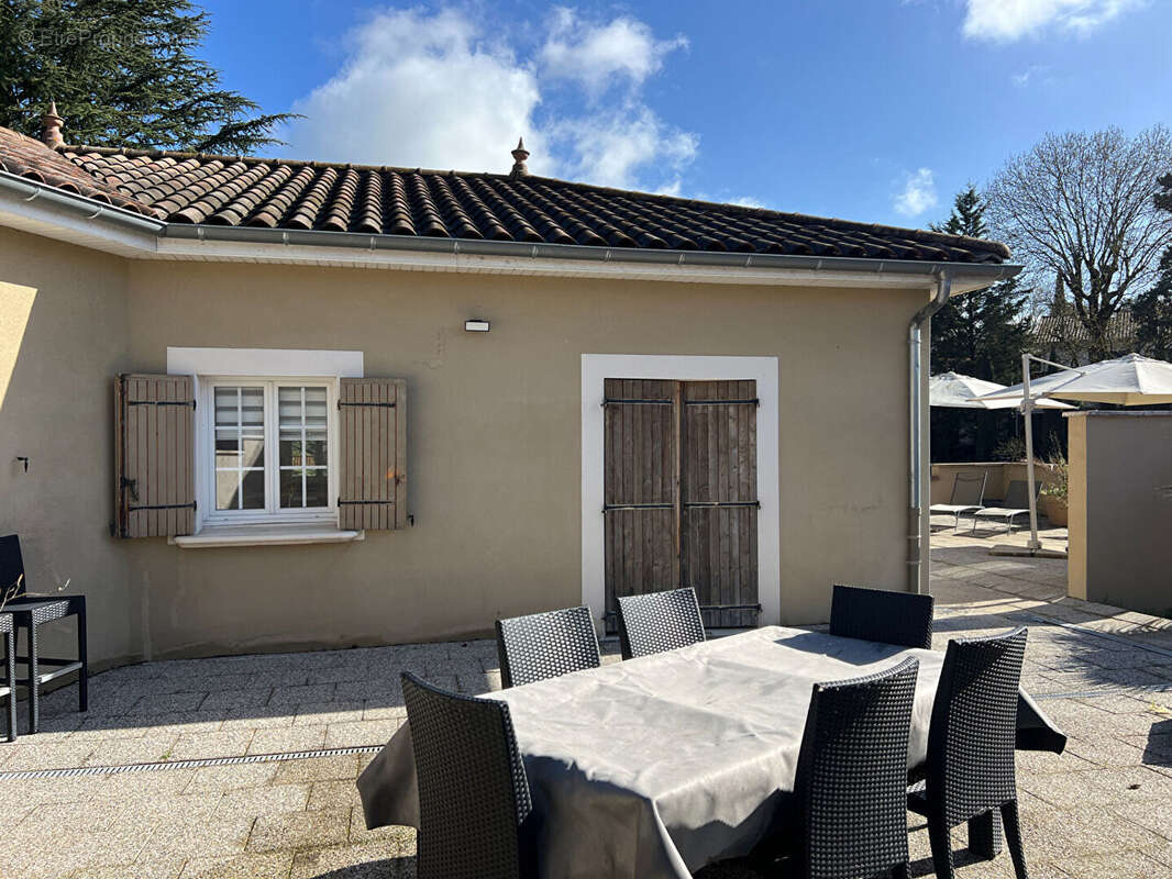 Maison à GENAY