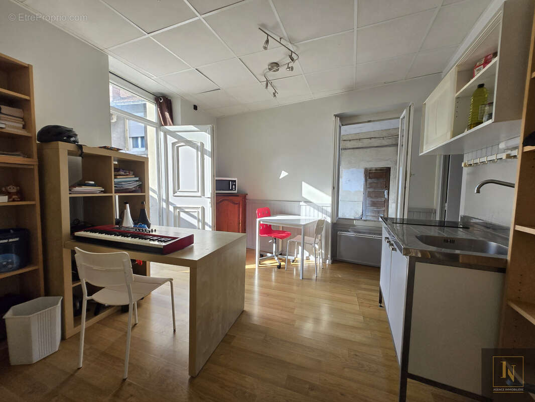 Nantes, Talensac, studio de 18m2 situé dans une cour intérieure avec cave et parking collectif. - photo 4
