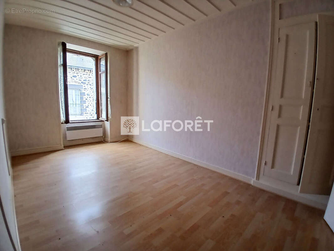 Maison à FERRIERES-SAINT-MARY