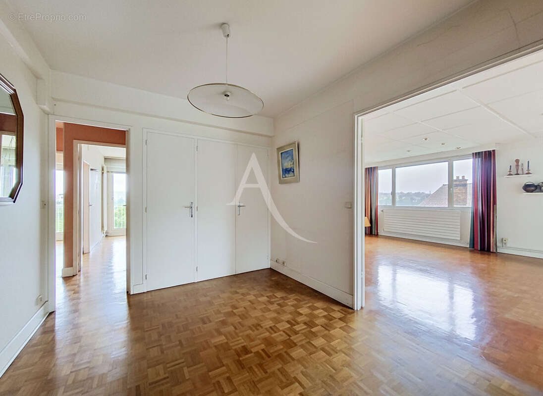 Appartement 5 pièces de 133 m² - Saint-Germain-en-Laye - photo 9