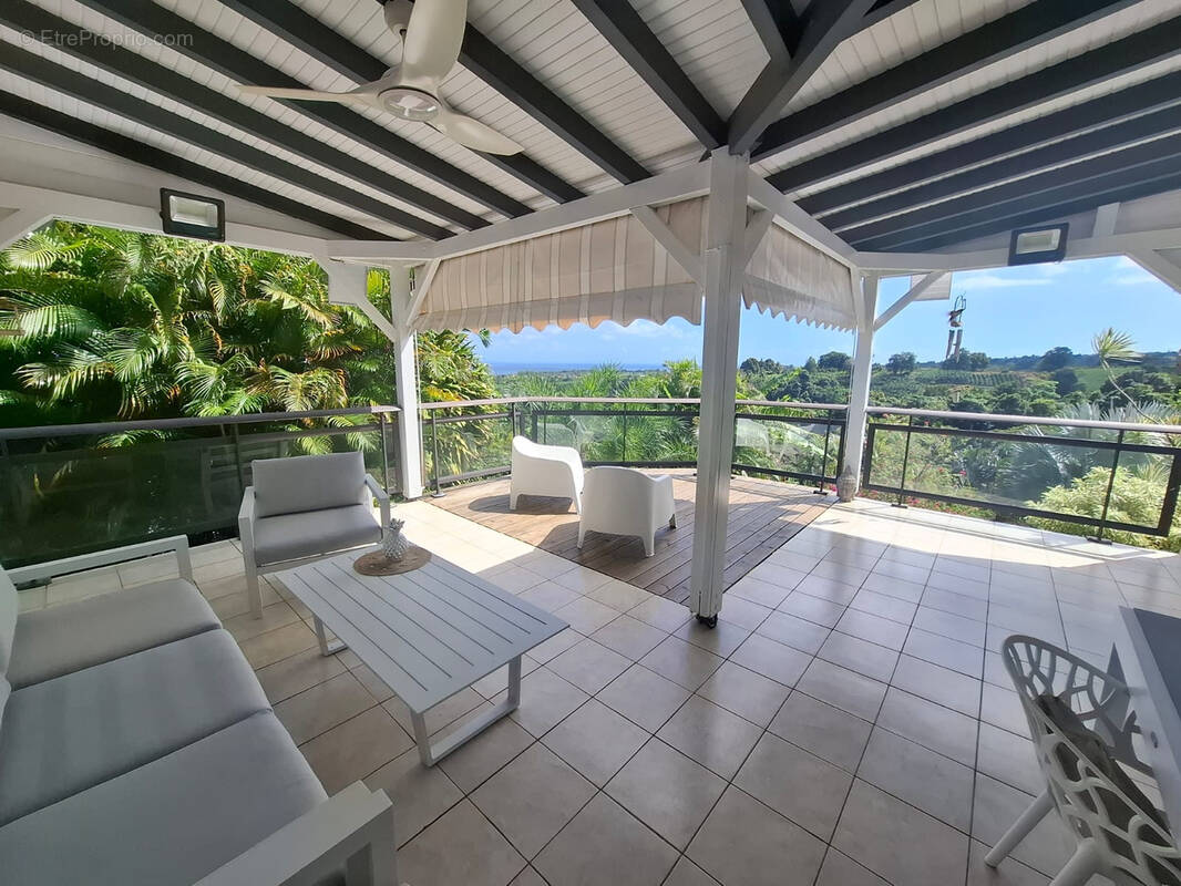 Maison à CAPESTERRE-BELLE-EAU