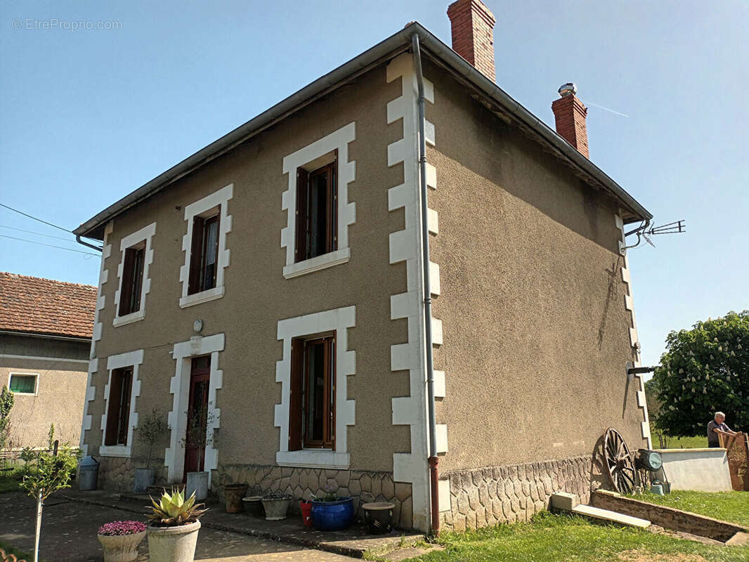 Maison à PLEUVILLE