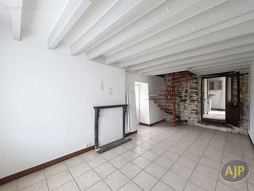 Maison à SAINT-AUBIN-DES-CHATEAUX