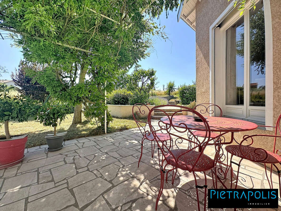 Maison 185 m² à Genilac  - photo 4