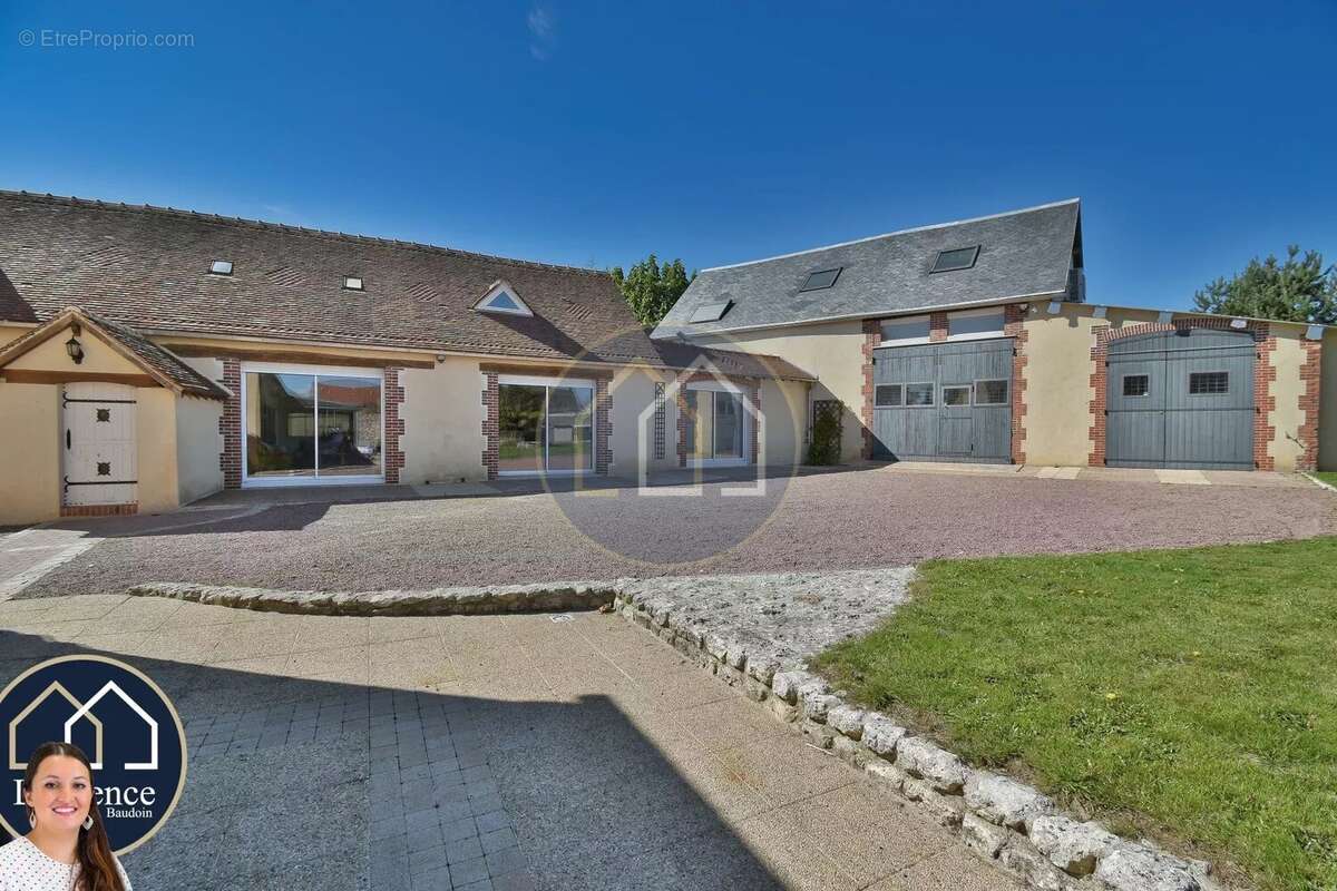 Maison à TREMBLAY-LES-VILLAGES