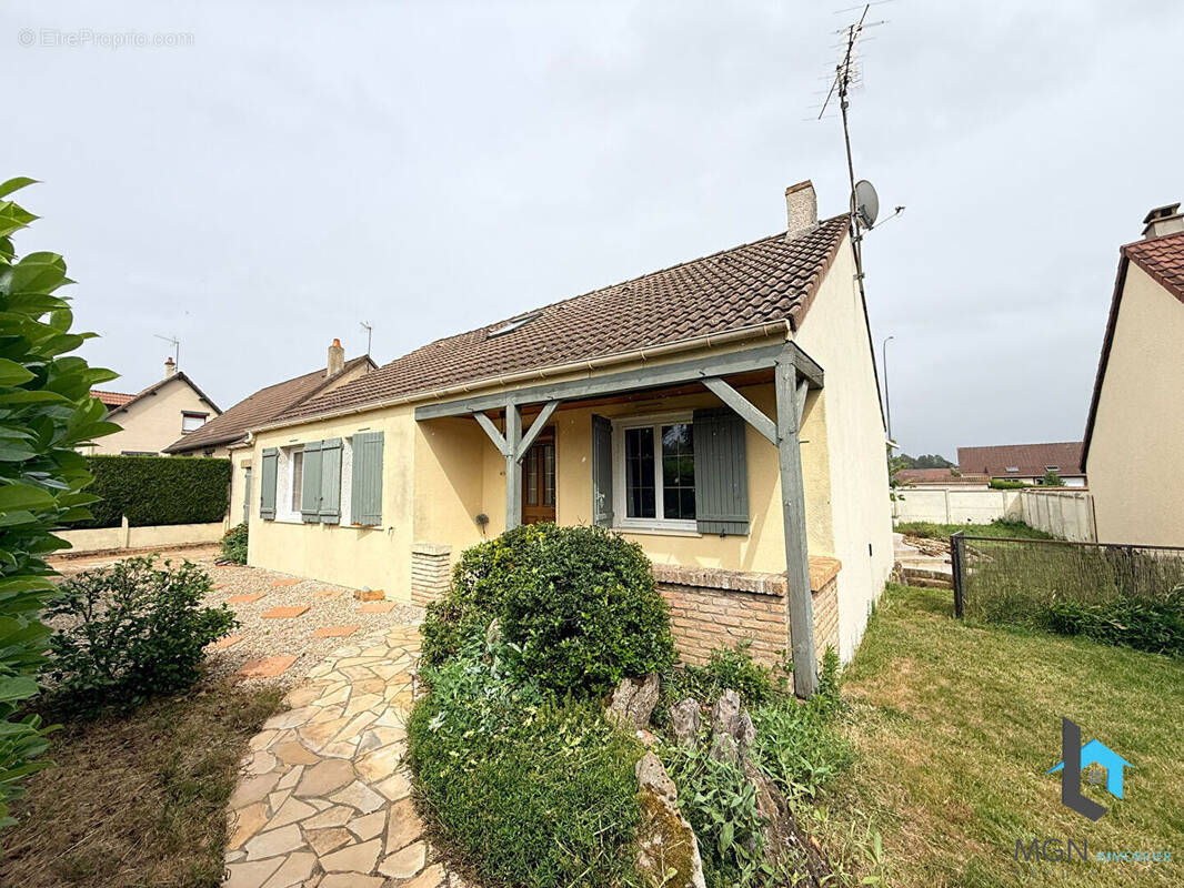 Maison à COURVILLE-SUR-EURE