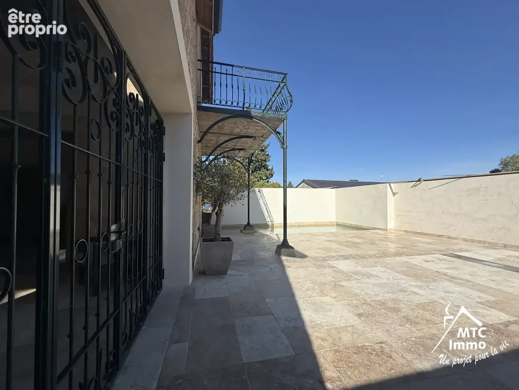 Triplex en pierre 182 m2 type maison de village haut standing 5 chambres piscine - photo 31