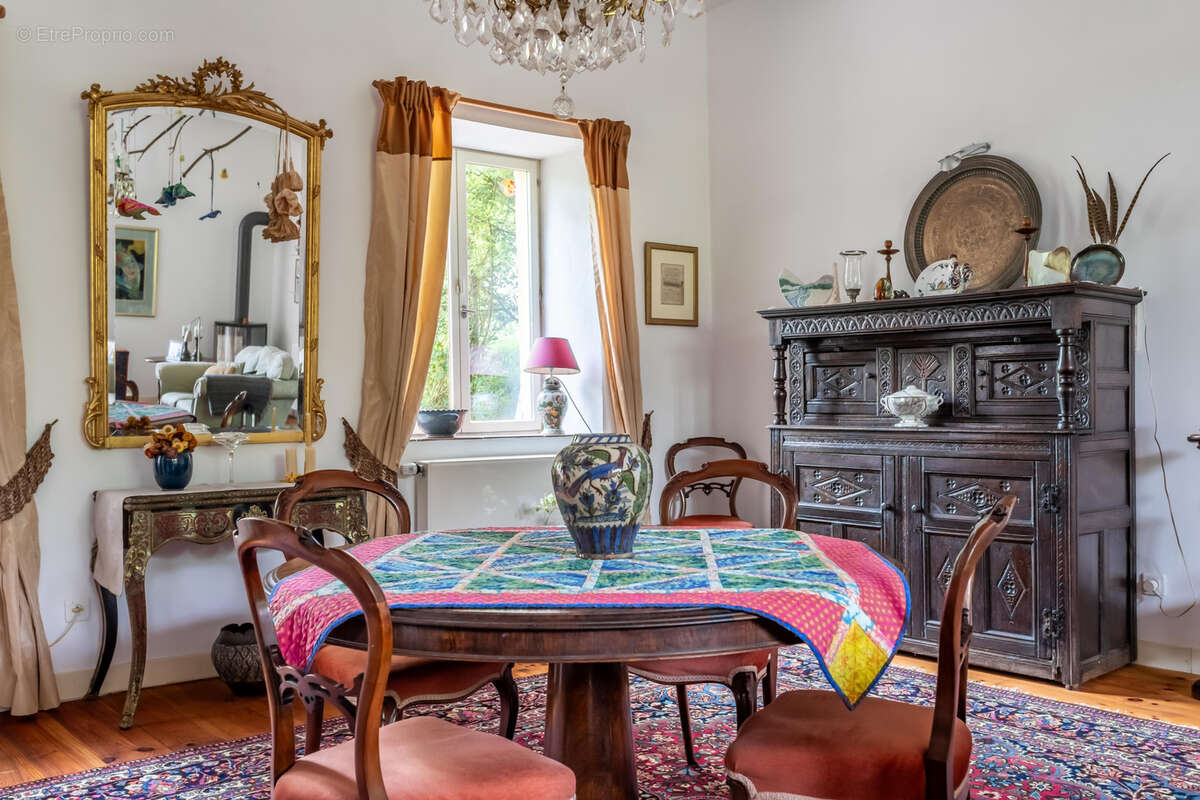 Maison à CHARLAS