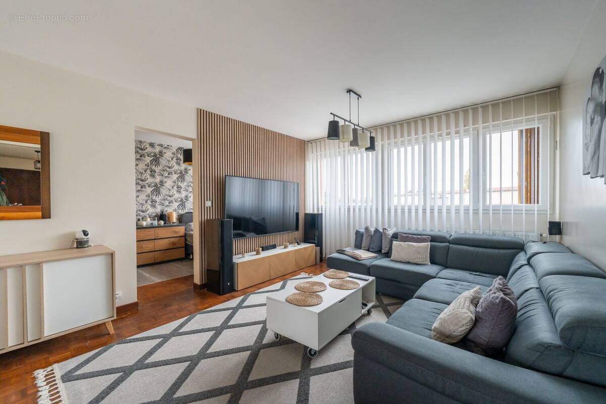 Appartement à LES PAVILLONS-SOUS-BOIS