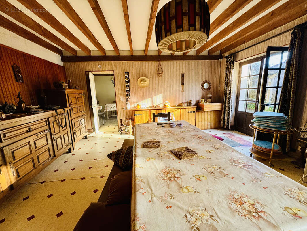 Maison à COURTEMPIERRE
