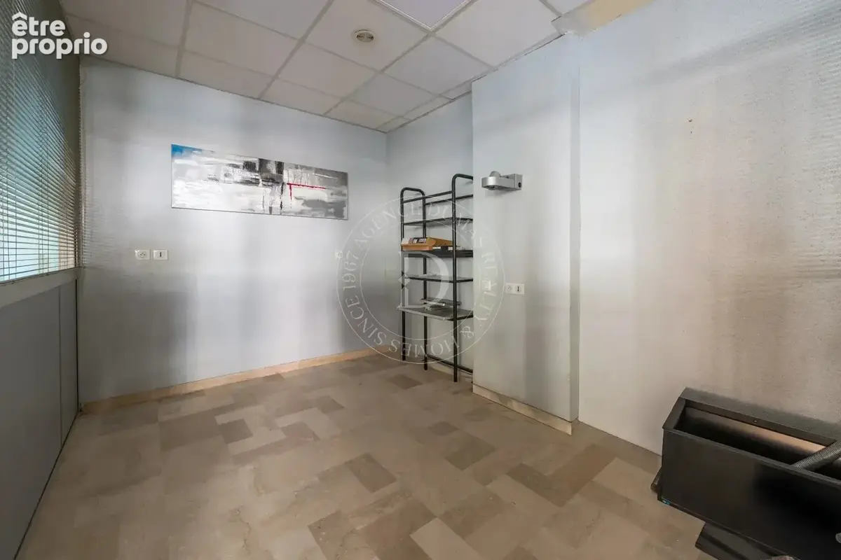 Beaulieu-sur-Mer – Local commercial de 90 m² avec quatre vitrines - photo 7