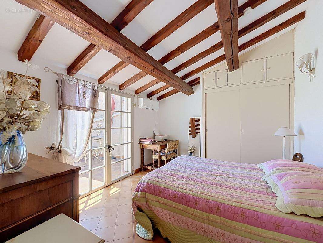 Maison à ROQUEBRUNE-SUR-ARGENS