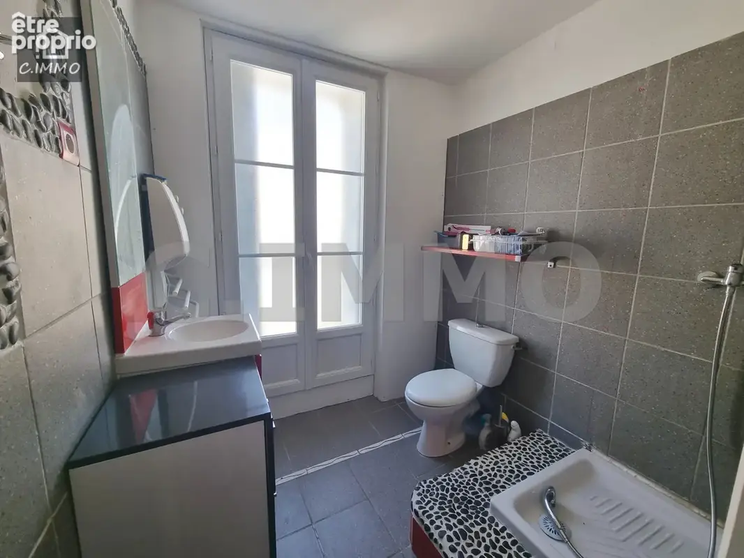 MDV de type 4 de 140 m2 avec 2 terrasses de 18 m2 et 25 m2 + garage 100 m2 + appartement 46 m2 + studio. - photo 12