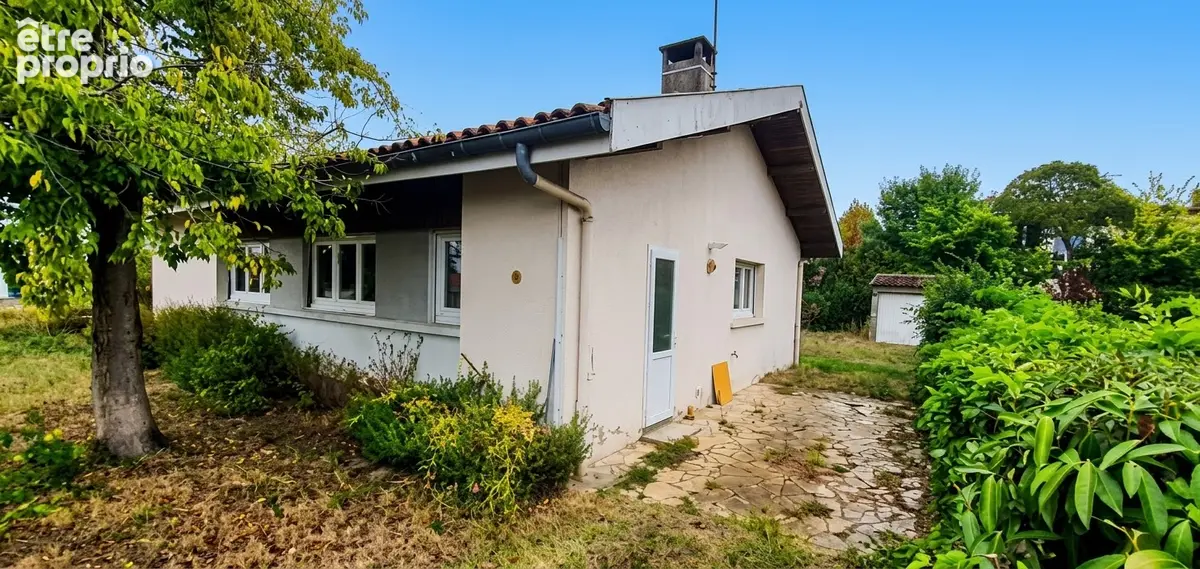 Photo Maison à Saint-Pierre-Du-Mont au prix de 160 000€