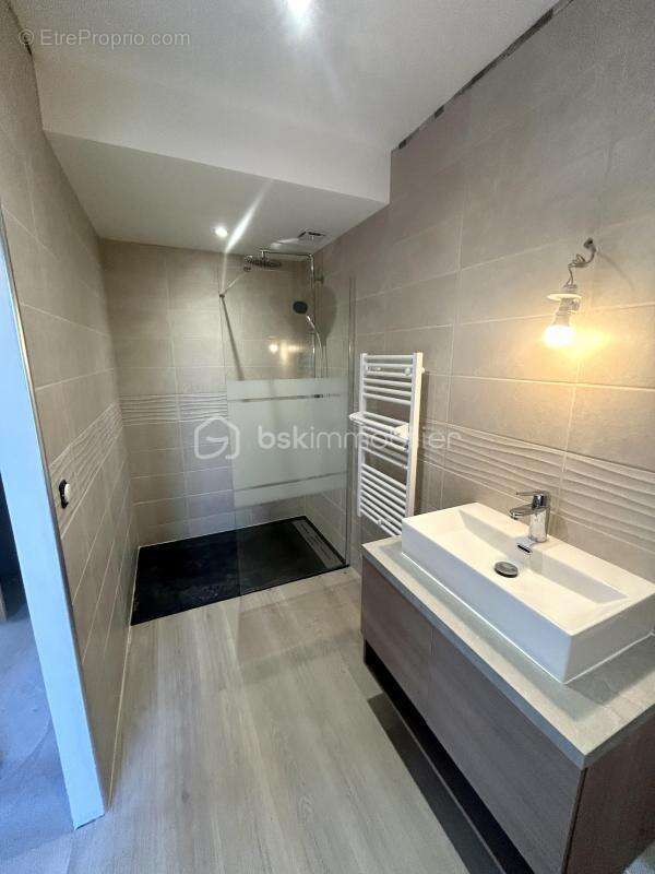 Maison à SAINT-CYR-LES-COLONS