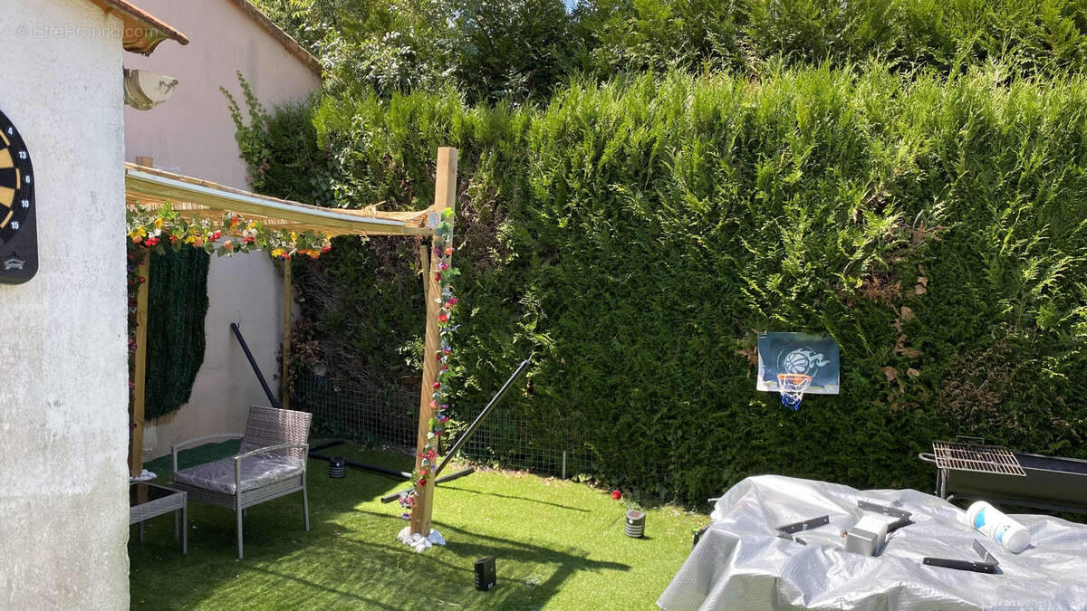 Maison à LES HERBIERS