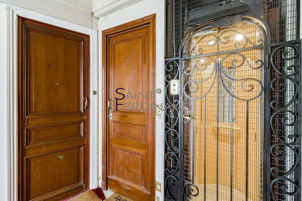 Appartement à PARIS-16E