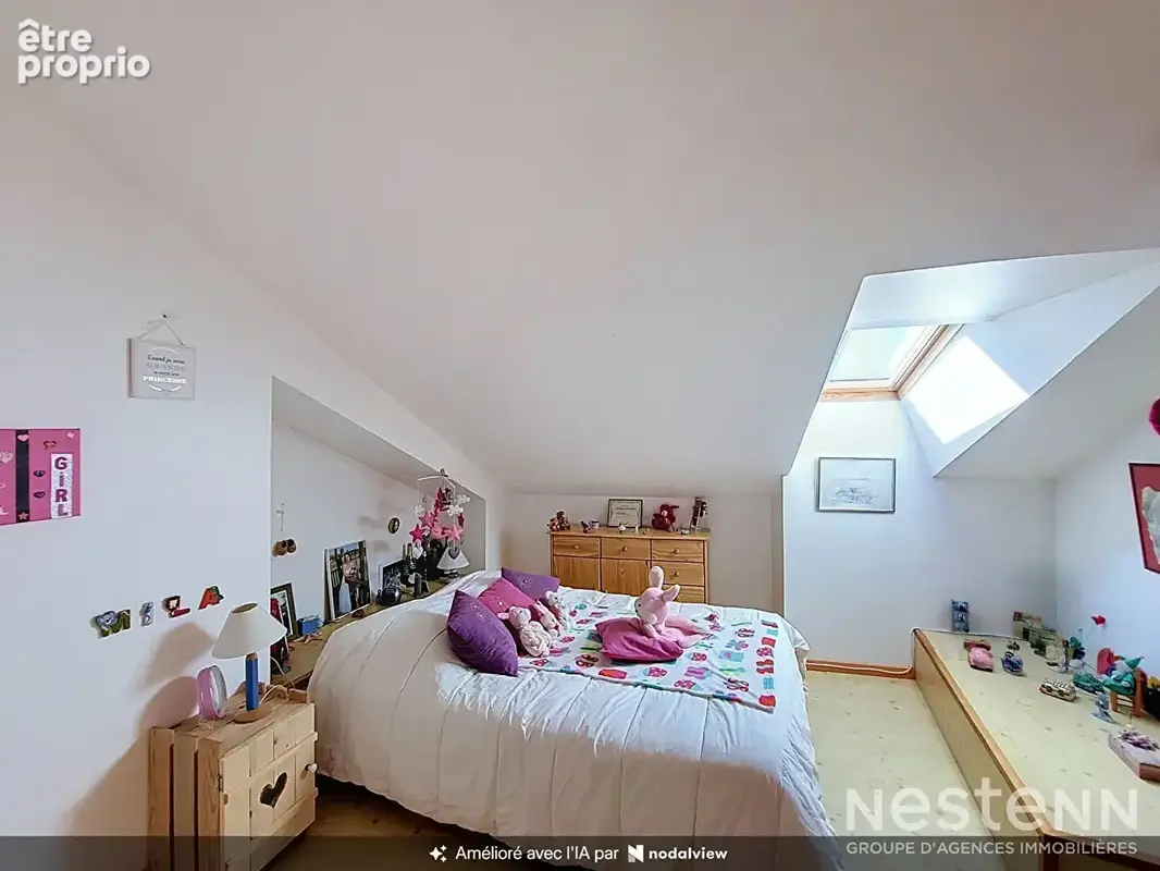 À vendre Maison de village en pierre de 216 m² avec deux appartements, cour, et garages - photo 13