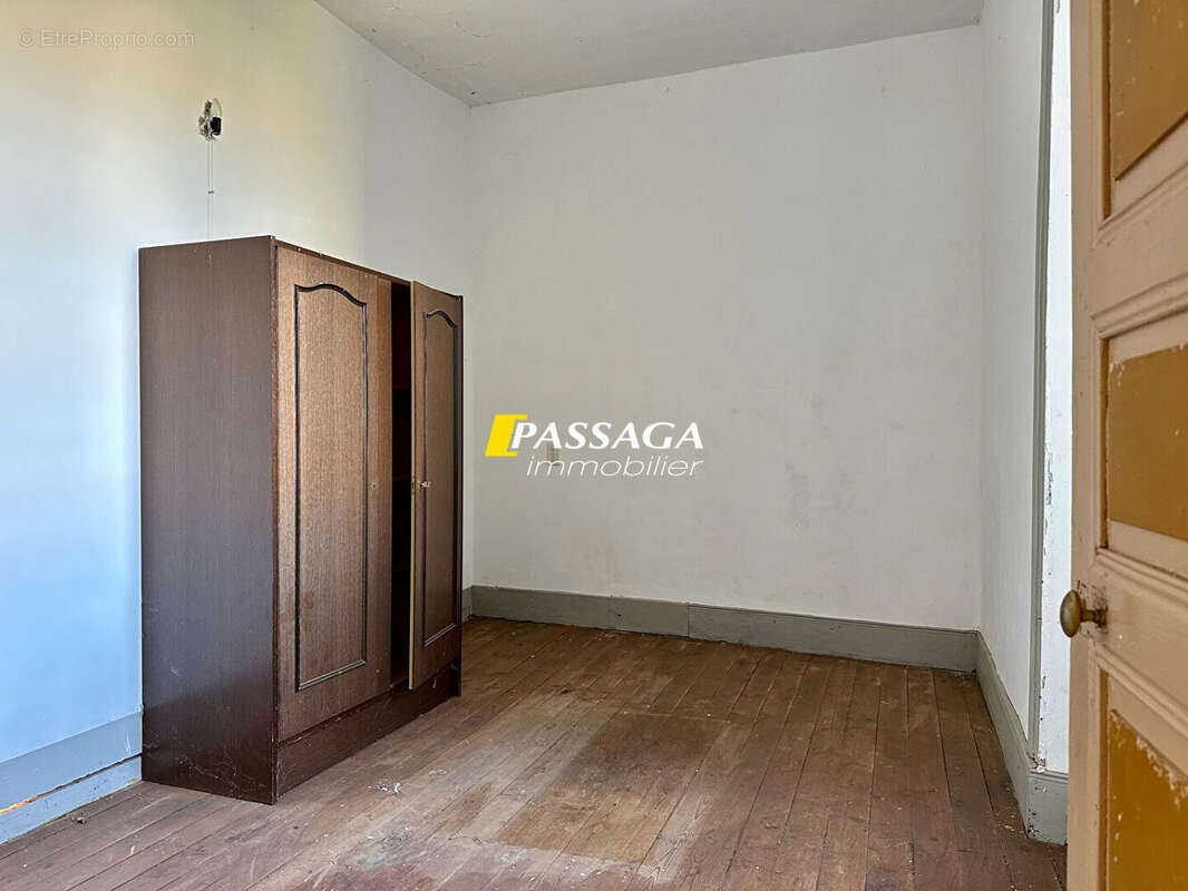A VENDRE - Ensemble immobilier et terrain attenant - LE MEJANEL - photo 11