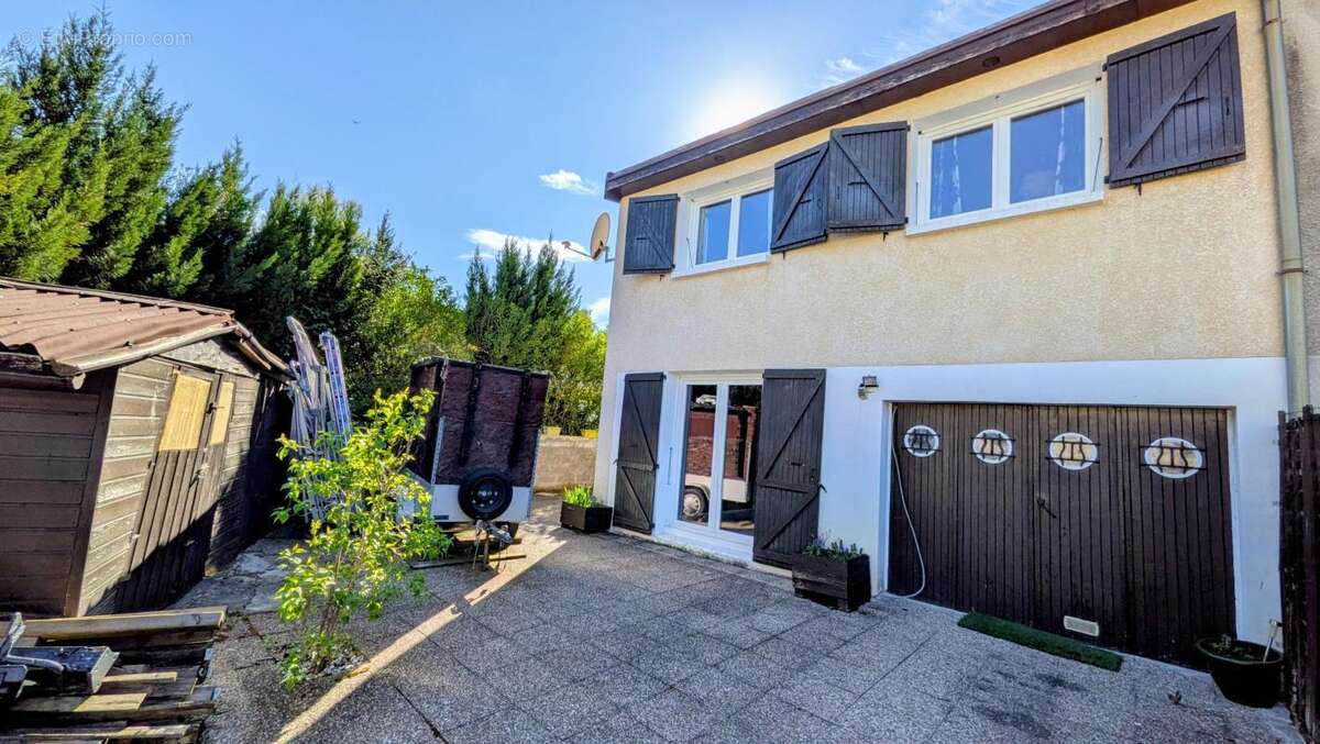 Maison à SAINT-BUEIL