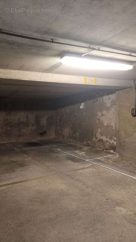 Parking à PARIS-12E