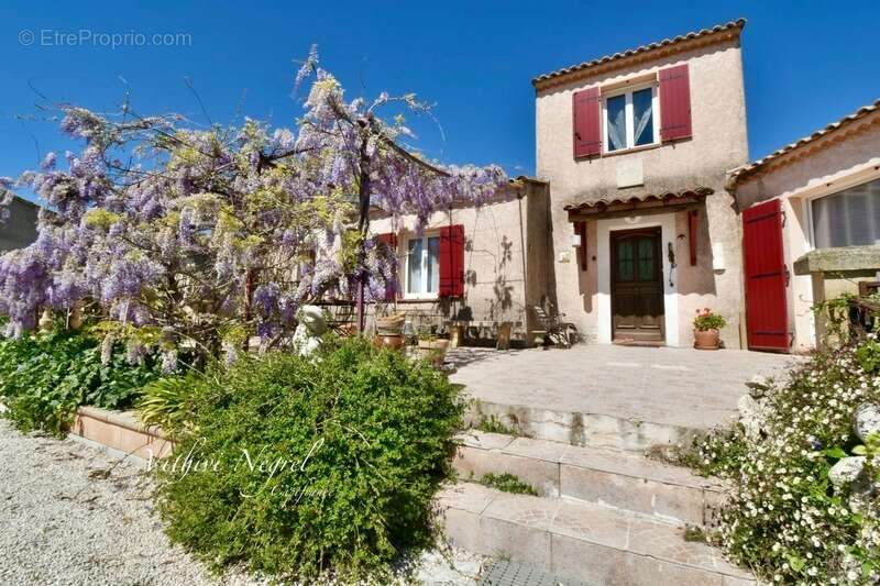 Maison à MOURIES