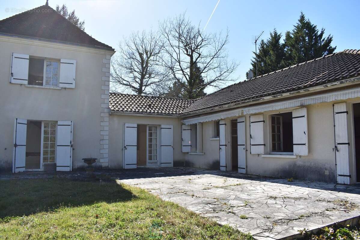 Maison de charme sur terrain de 14000 m2 - photo 9