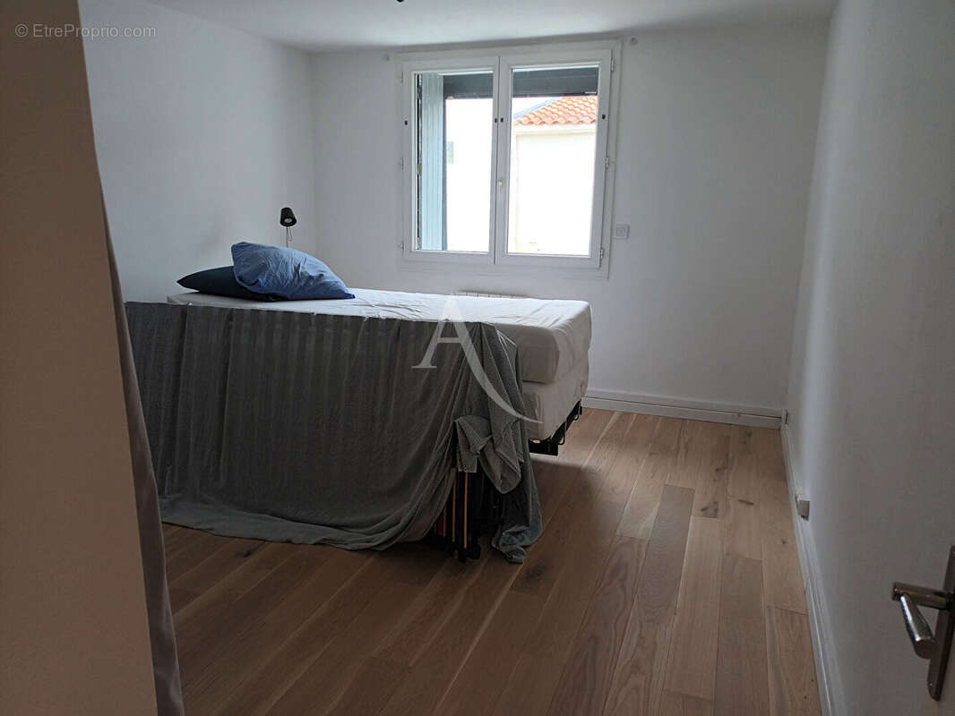 Maison à SAINT-LAURENT-DE-LA-PREE