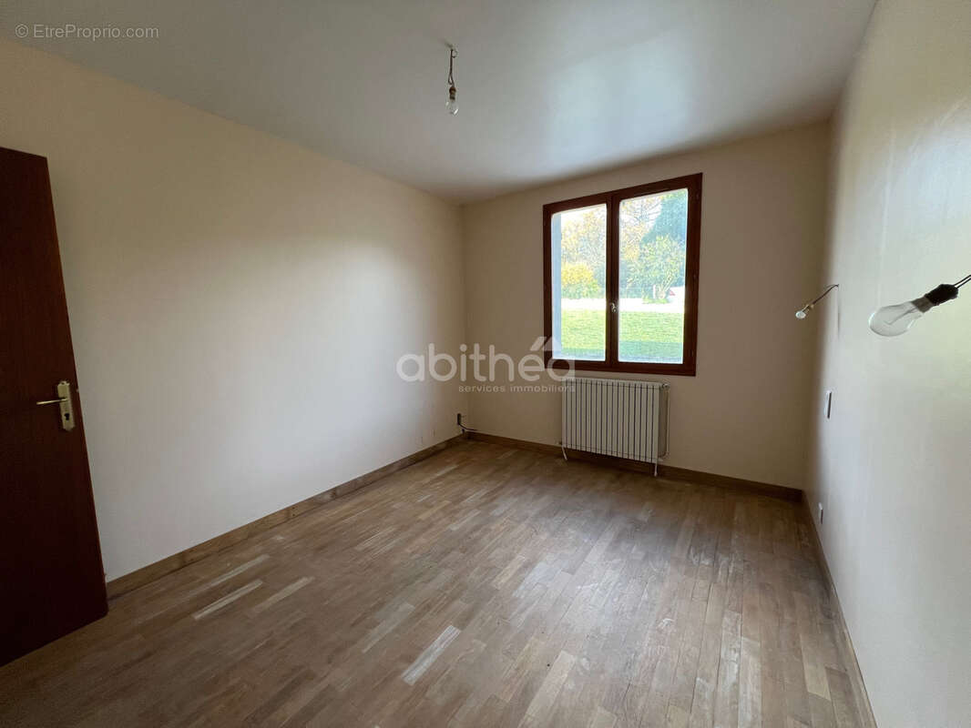 Maison à ORADOUR-SUR-VAYRES