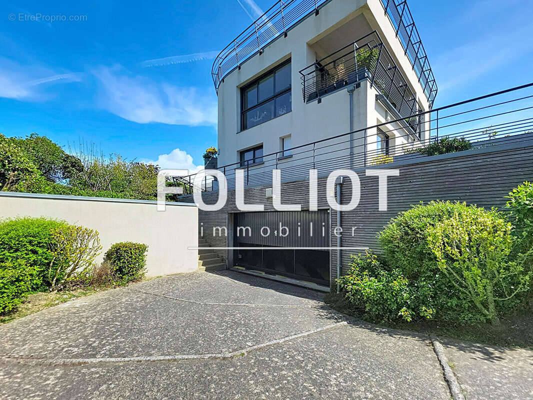 Appartement à DONVILLE-LES-BAINS