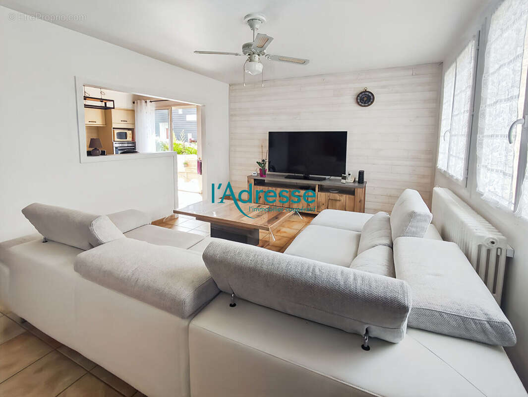 Maison à SAINT-PIERRE-MONTLIMART