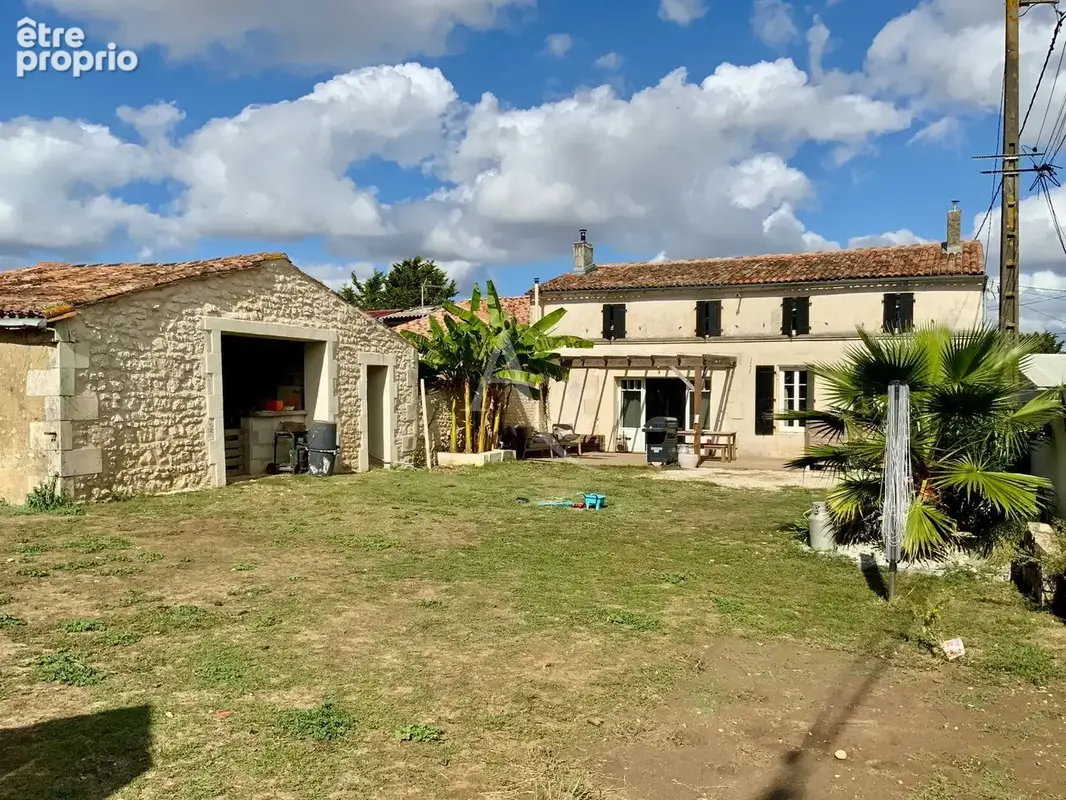 Photo Maison à Pisany au prix de 279 000€