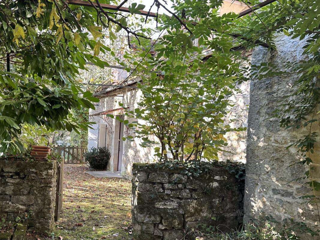 Maison à CREYSSE
