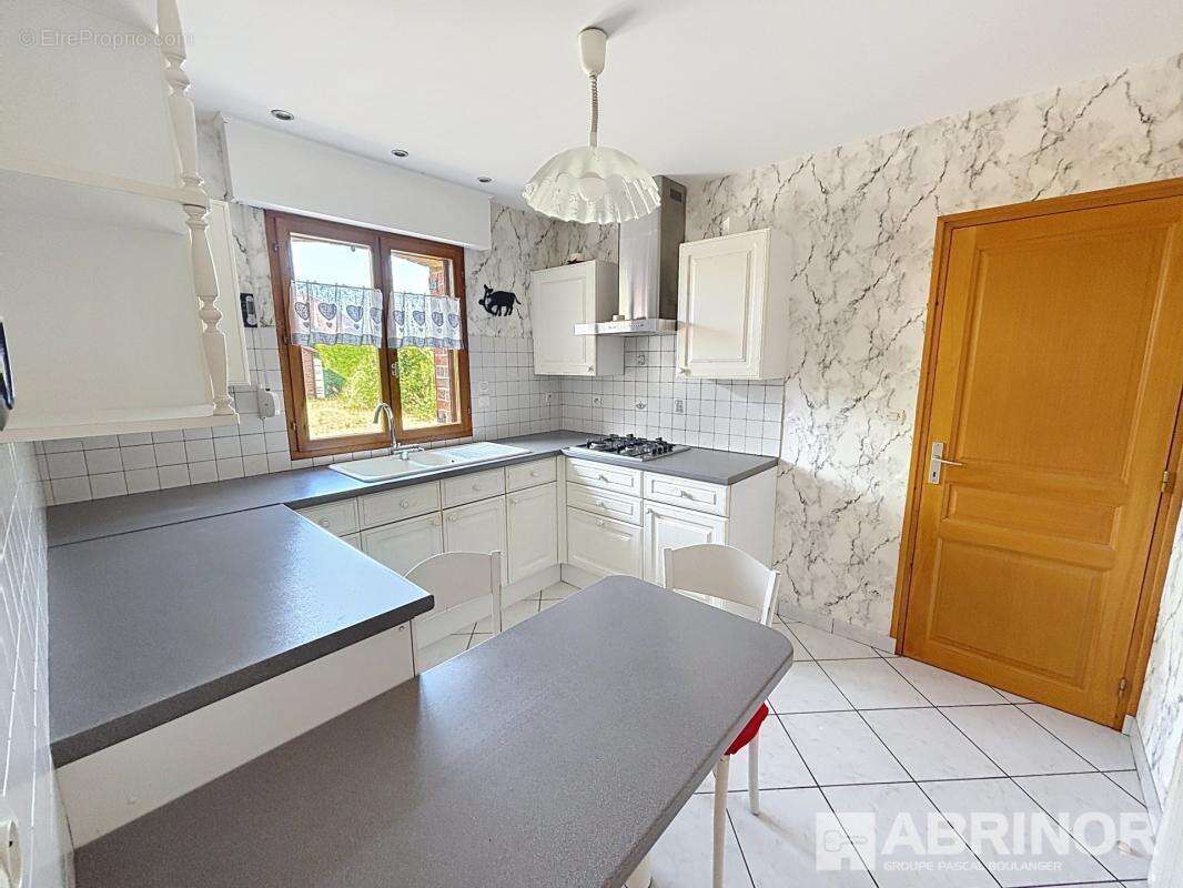 Maison individuelle en briques bâtie sur 697 m² - photo 13