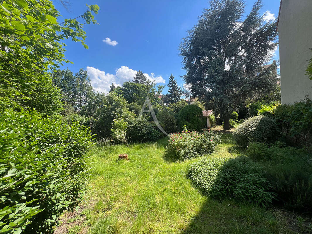 Terrain à FONTENAY-SOUS-BOIS