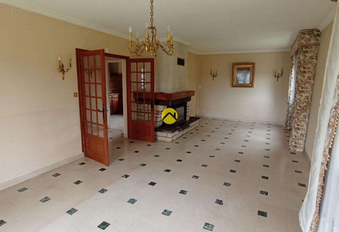 Maison à VILLEBOUGIS