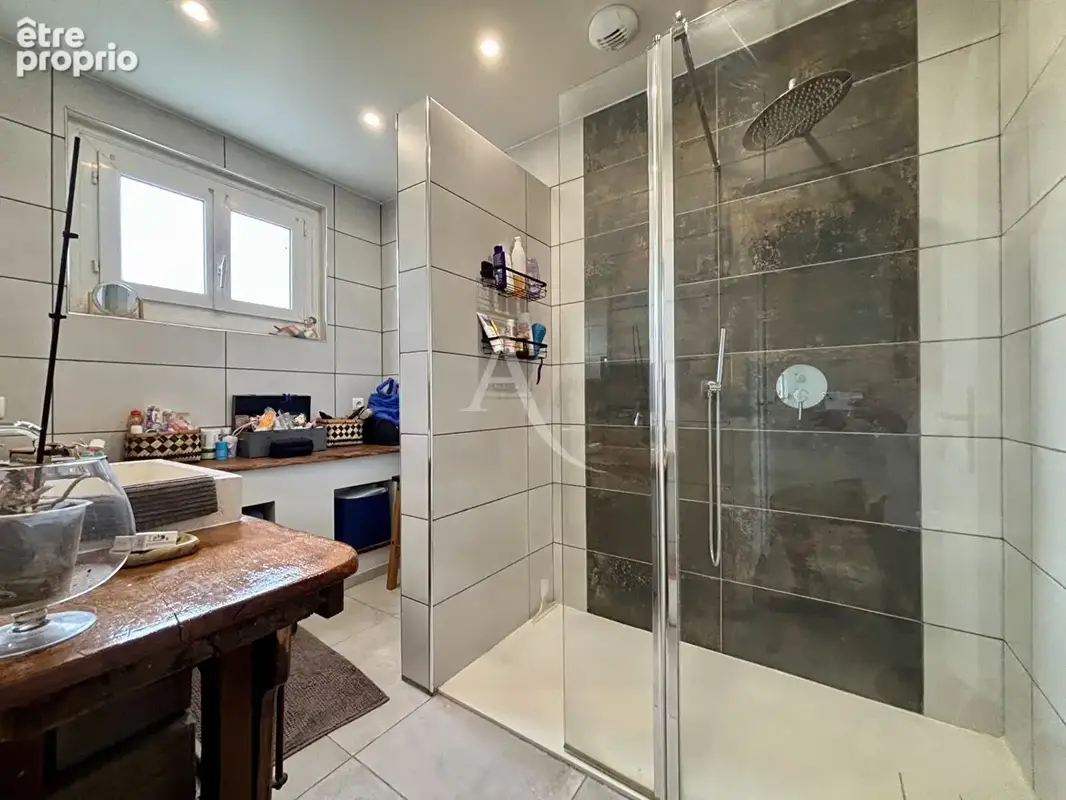 Maison rénovée avec sous-sol et dépendances - photo 7
