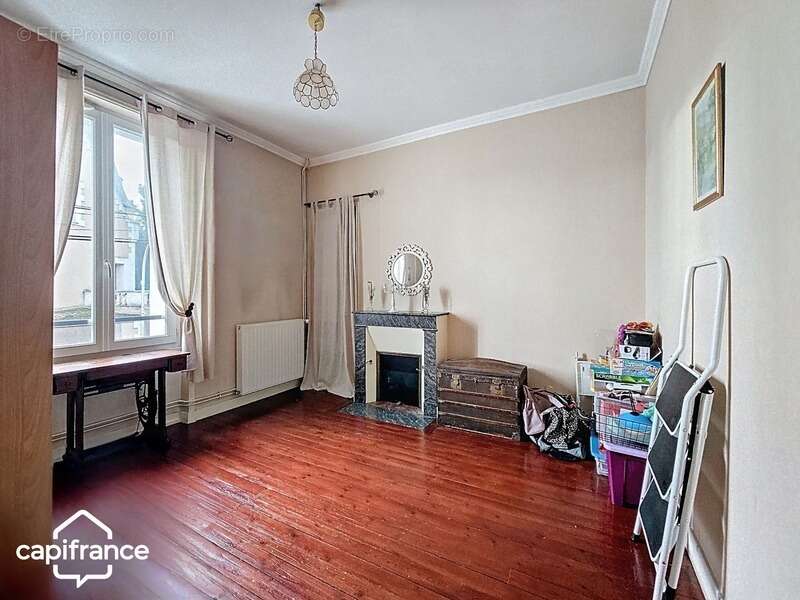 THOUARS  Place Lavault  Maison de 120 m2 4 chambres - photo 5