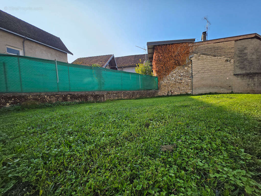 Maison à SAINT-GENIX-SUR-GUIERS