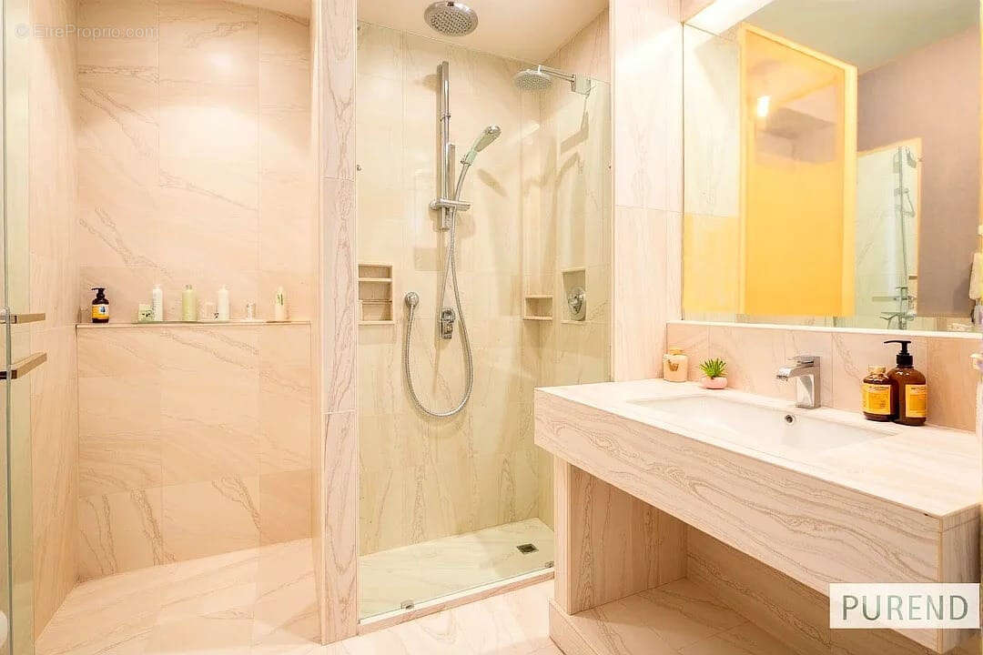 Appartement à COURBEVOIE